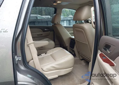 2011 Chevrolet Tahoe Ltz z USA, uszkodzony, nr VIN 1GNSKCE03BR230179